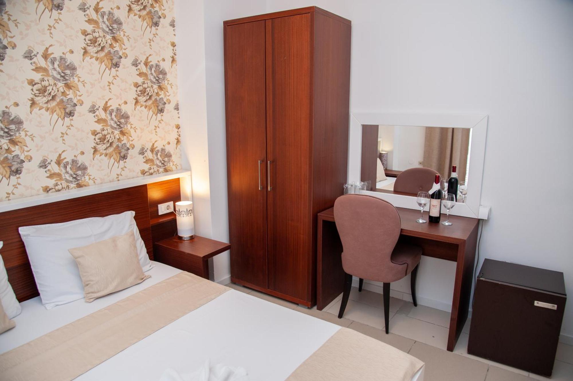 Hotel North City Titova Mitrovica Exterior foto